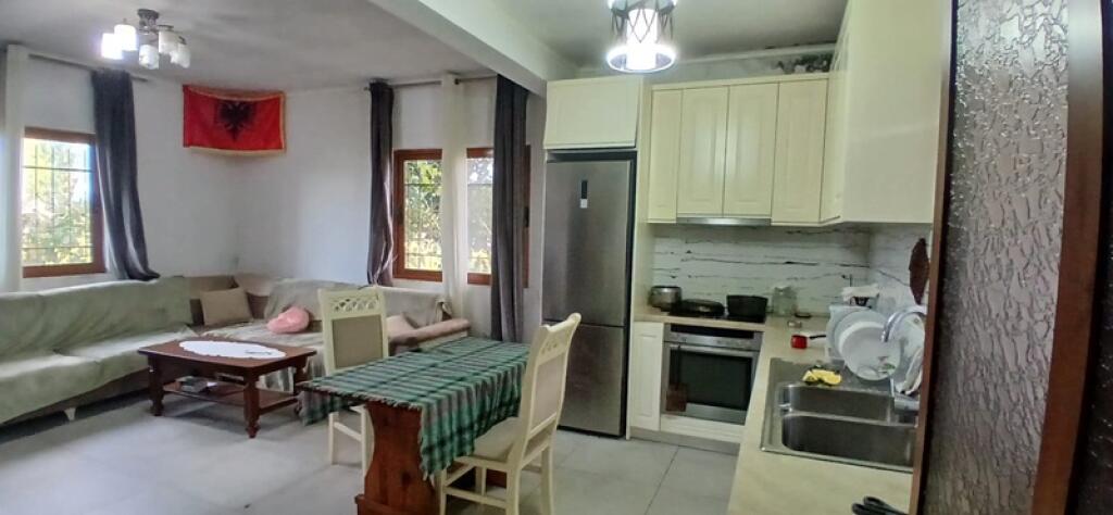 Casa privata e terreno in vendita Tale, Lezhë