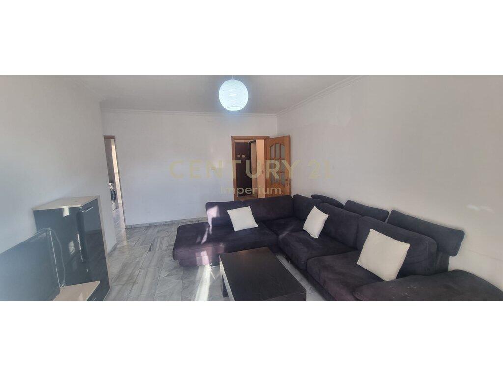 Apartament 2+1 me kuzhinë të veçuar dhe 2 ballkone për QIRA – Laprakë, Tiranë