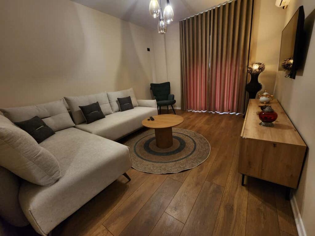 Apartament me Qera 2+1 - Liqeni i Thate