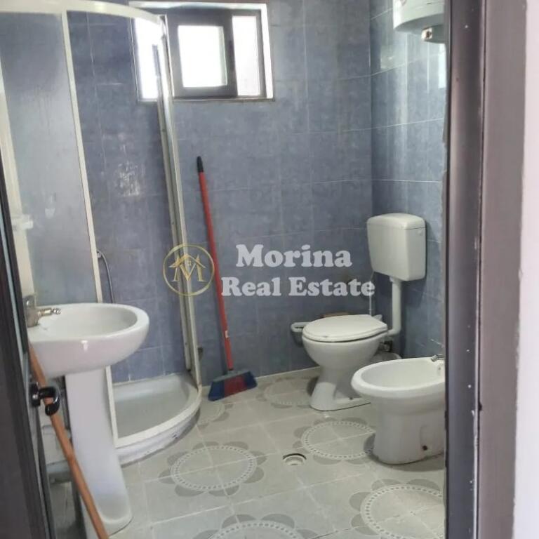 Rent Private Entrance 1+1, Paris Commune 450 Euro/month
