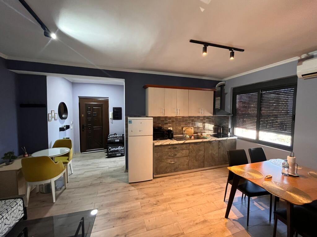 🏠Laprake, vicino alla Posta Albanese, si affitta il terzo piano di una villa, 2+1, arredato. 55.000 Lek