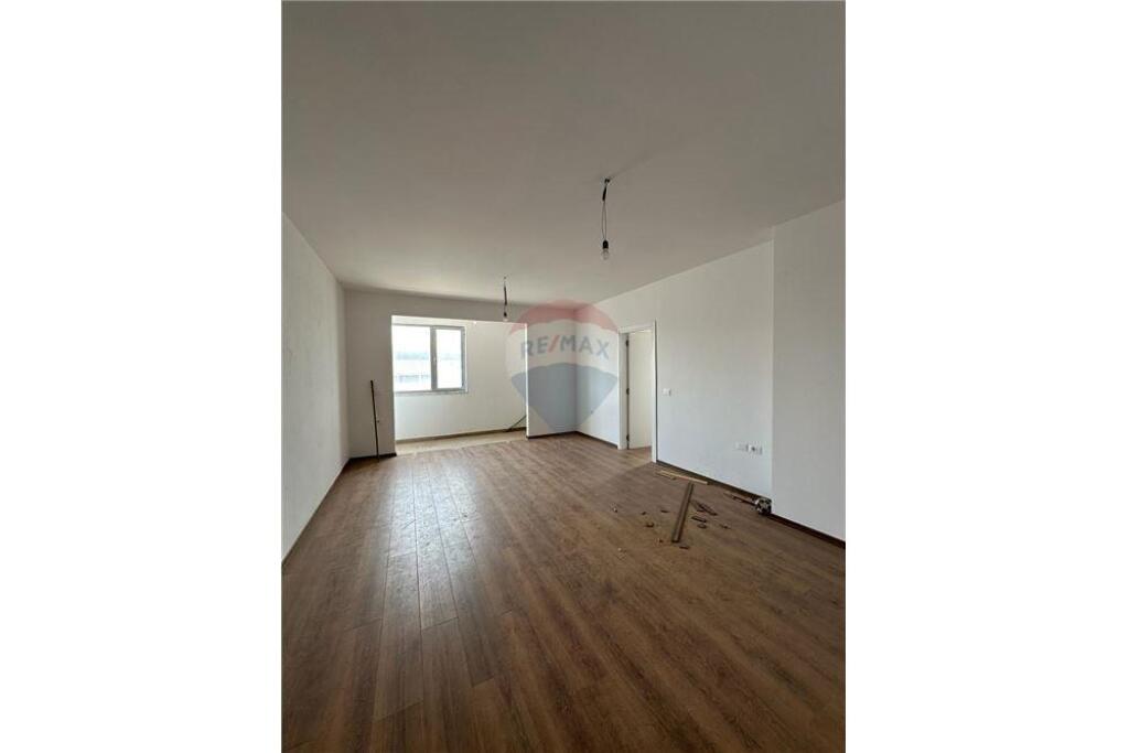 Shitet apartament 1+1