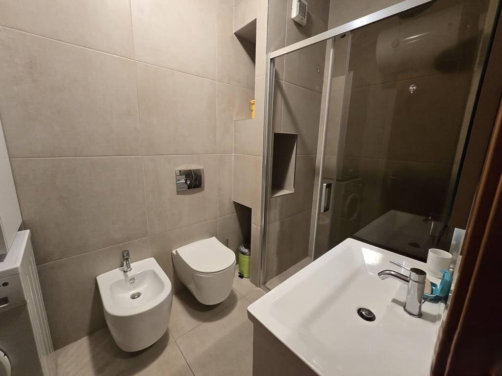 JEPET ME QIRA APARTAMENT 1+1, QENDER! 750 € /Muaj