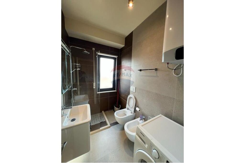 Super apartament 1+1 me post parkimi