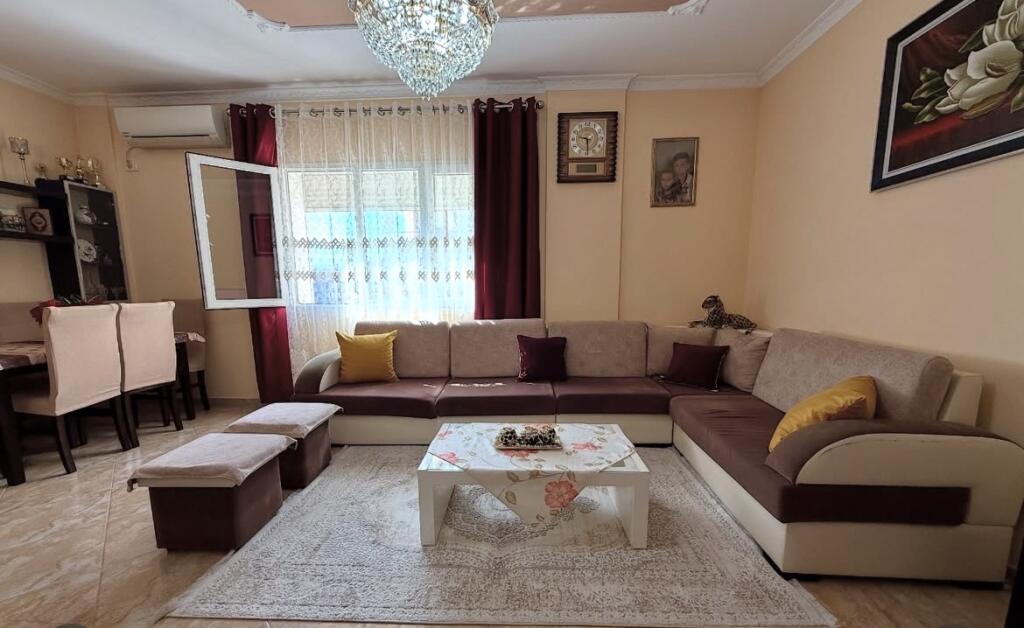 Appartamento 1+1+veranda in vendita Jordan Misja vicino al registro