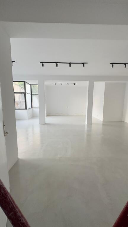 OFFICE FOR RENT 100 M2 21 DECEMBER 900 EURO