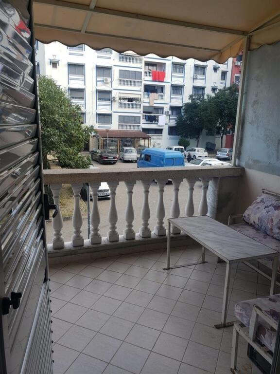 Tirane, affittasi appartamento 2+1+Balcone, 2° piano, 110 m² 500 € (Complesso Malajzian)
