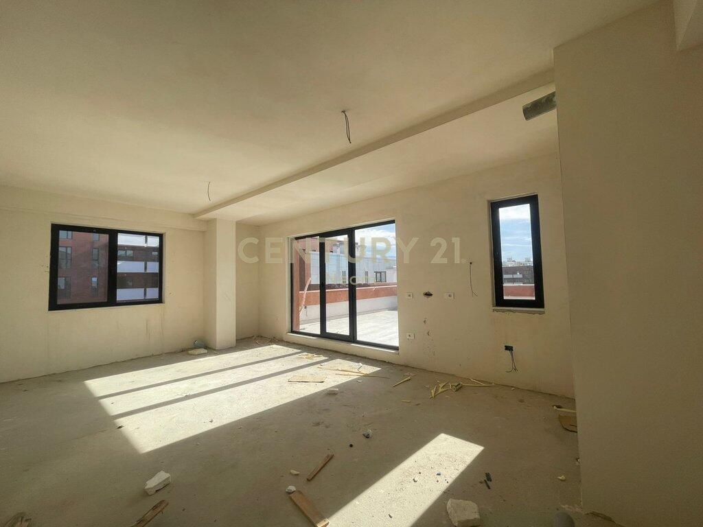 Attico 2+1 con veranda panoramica ad Astir – Urban Gate!