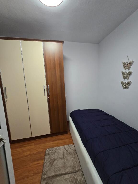 Apartament 3+1 ne kat vile ne Xhamllik
