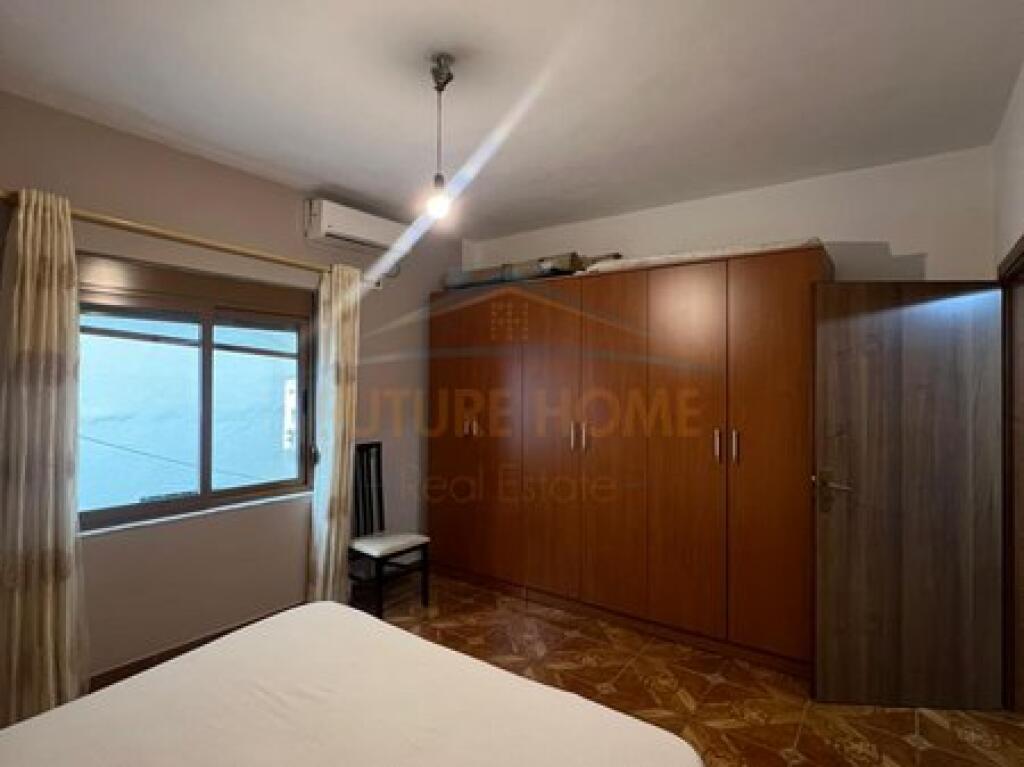 In vendita, Appartamento 1+1, Città Studentesca, Tirana.