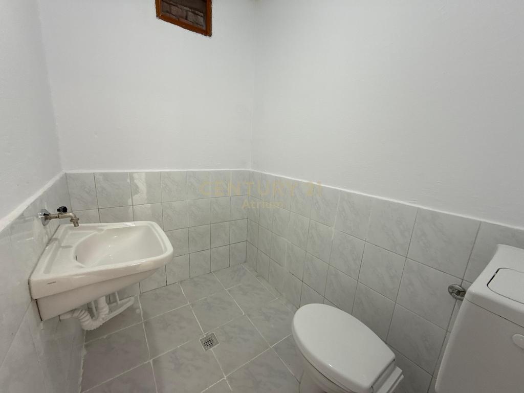 COMMERCIAL SPACE FOR RENT NEAR POLICE STATION NO. 1!