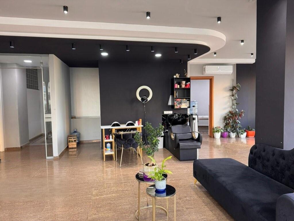 Astir, locale commerciale in affitto su strada principale 1.500 € /Mese