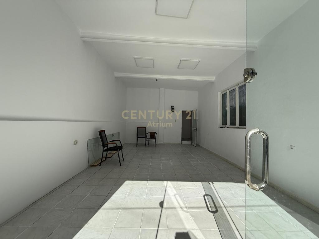 COMMERCIAL SPACE FOR RENT NEAR POLICE STATION NO. 1!