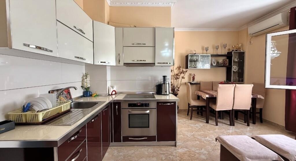 Appartamento 1+1+veranda in vendita Jordan Misja vicino al registro