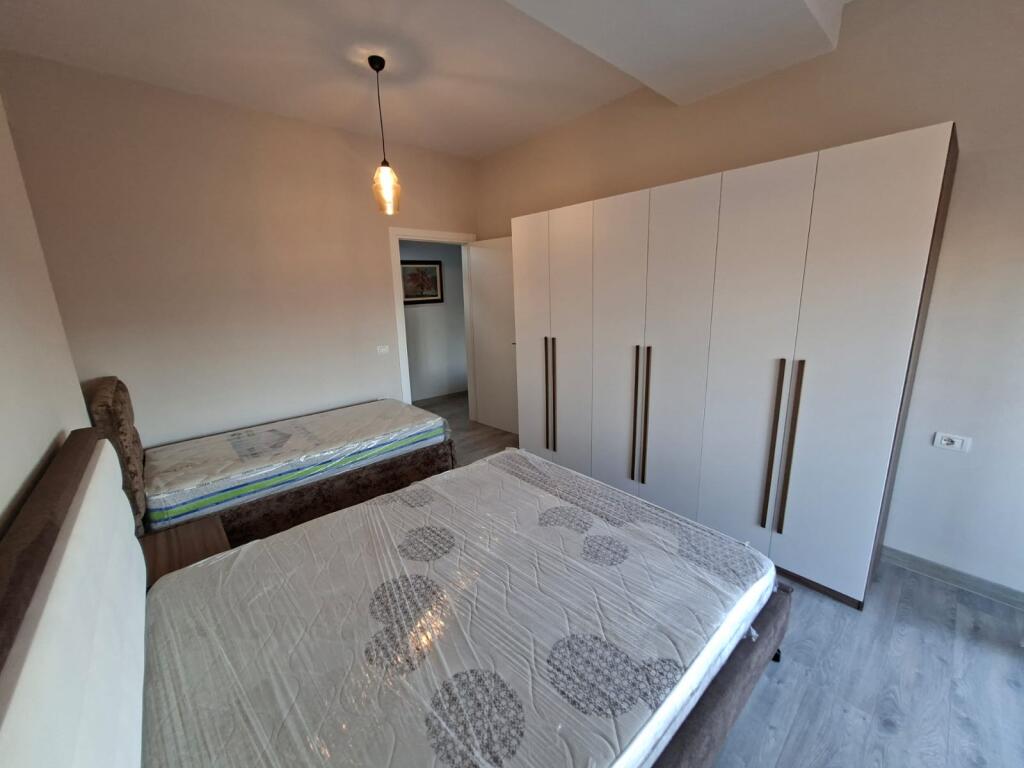 Jepet apartament 1+1 i sapo mobiluar ne Xhamllik shkolla Niket Dardani