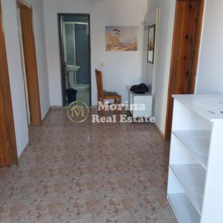 Rent Private Entrance 1+1, Paris Commune 450 Euro/month