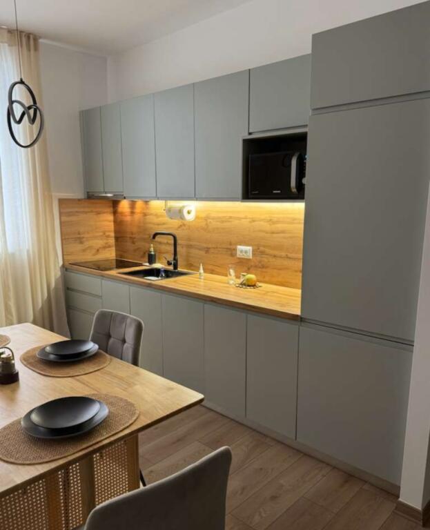 APARTAMENT ME QERA 2+1 RRUGA E DURRESIT 950 EURO