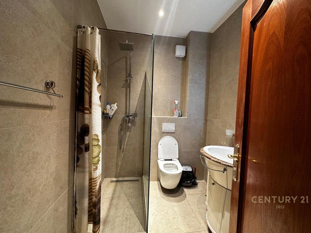 Appartamento 2+1+2 Bagni in affitto a Shallvaret!