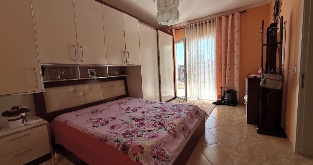 Appartamento 1+1+veranda in vendita Jordan Misja vicino al registro
