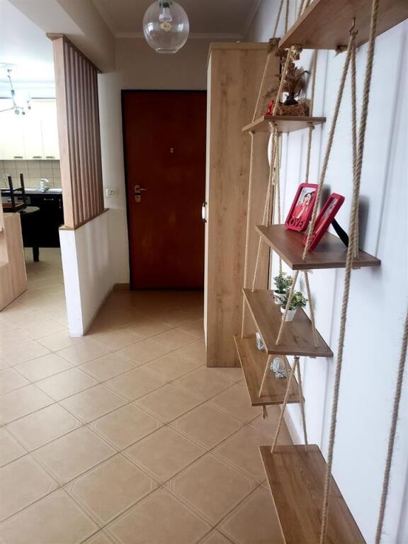 Tirane, affittasi appartamento 2+1+Balcone, 2° piano, 110 m² 500 € (Complesso Malajzian)
