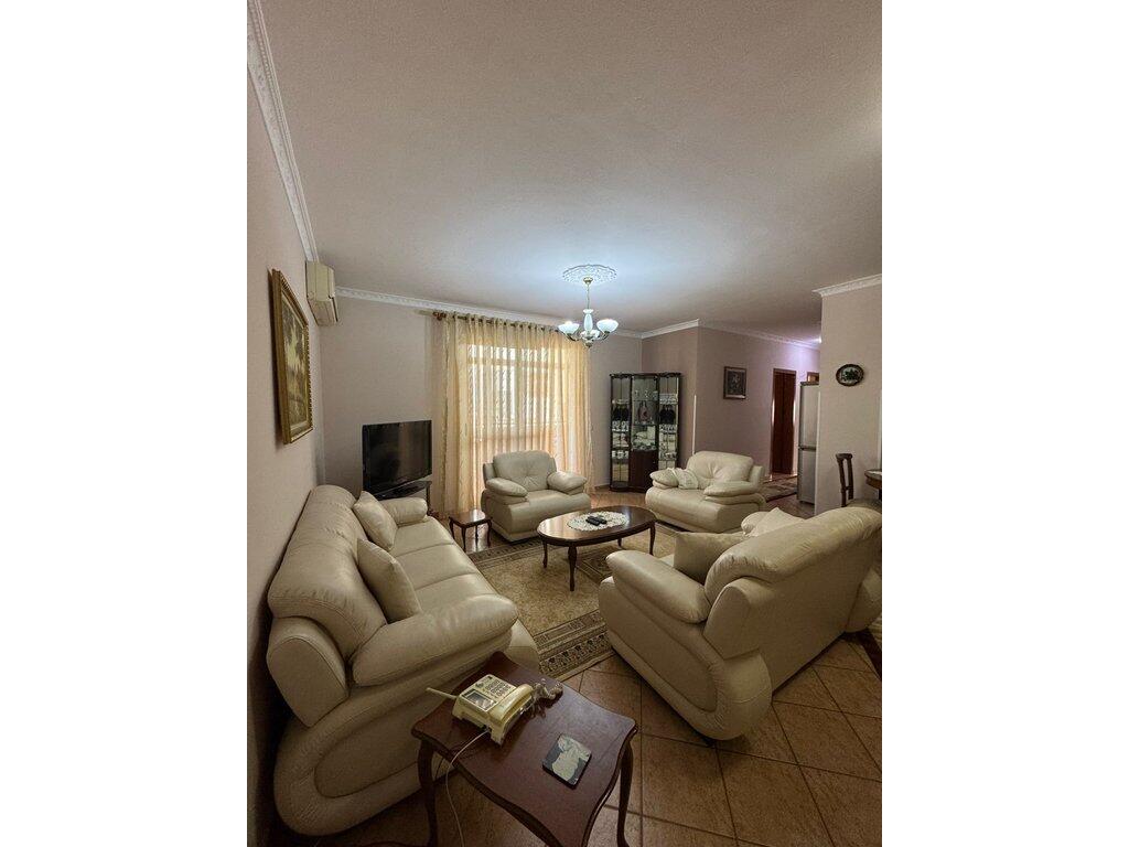 Jepet me qira apartament 3+1+2 në zonën e Shkollës së Baletit, Tiranë