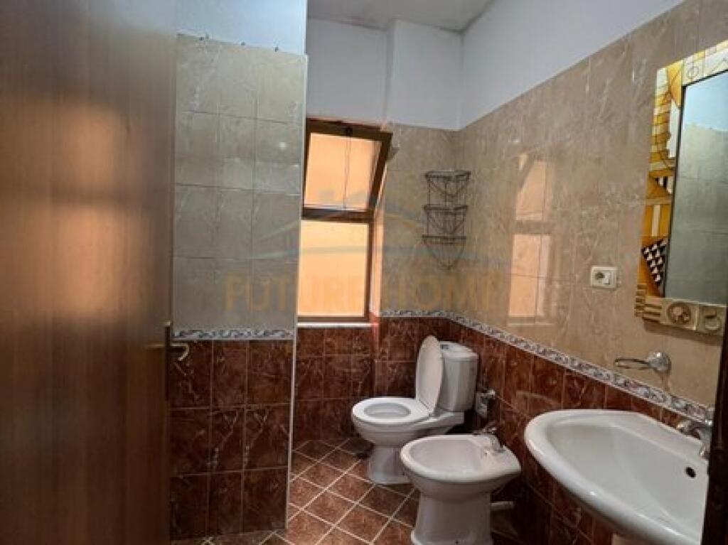 In vendita, Appartamento 1+1, Città Studentesca, Tirana.