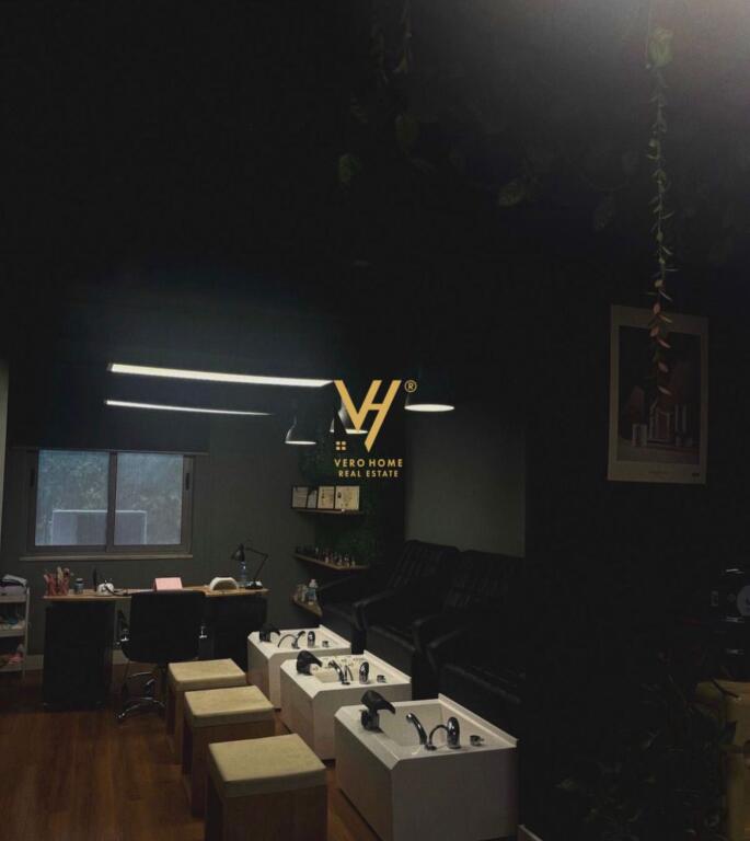 BUSINESS PREMISES FOR RENT 153 M2 ON KAVAJA STREET 100,000 LEKE