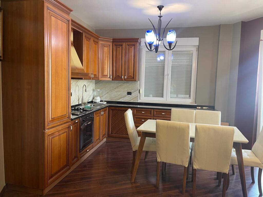 Apartament 2+1 + Parking tek Sheshi Wilson