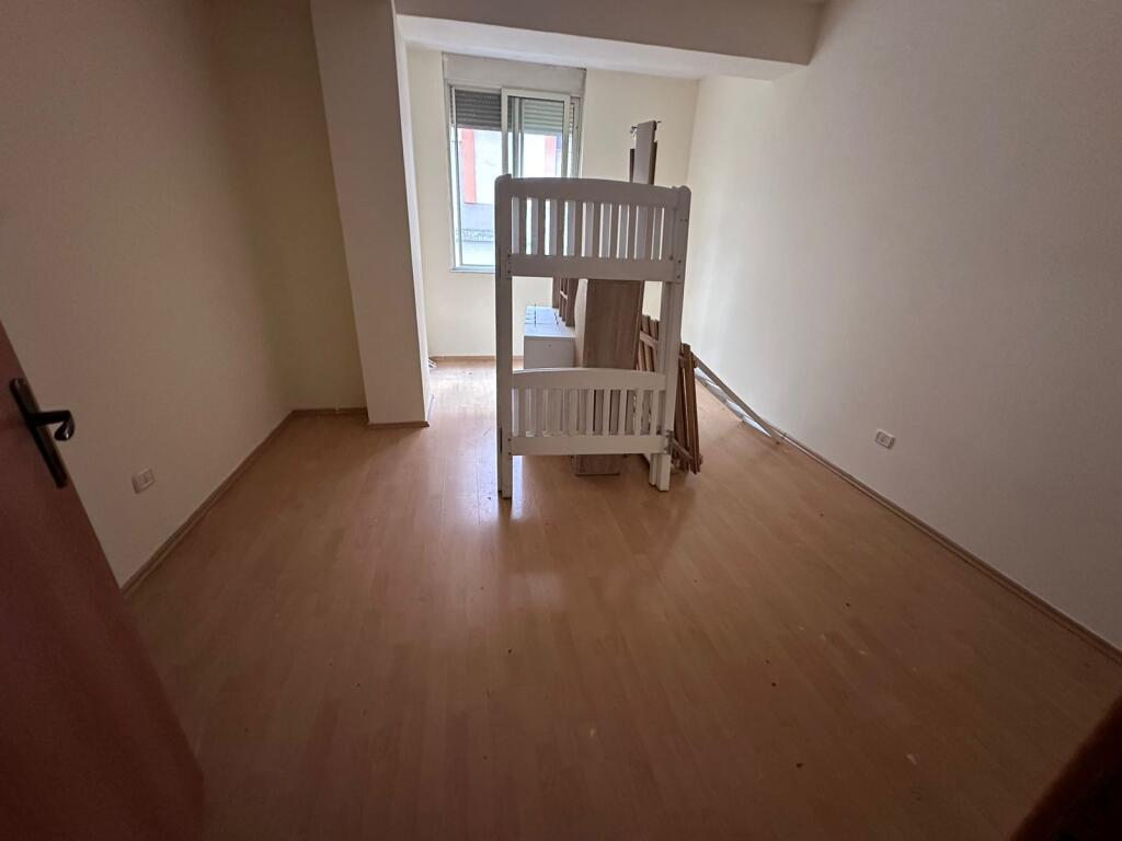 Shitet me Kredi 2+1+2 , Liqeni i Thate