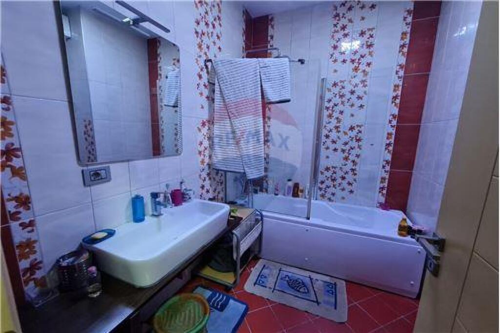 Apartament 4+1 per qira ne Bllok, tek Garda!