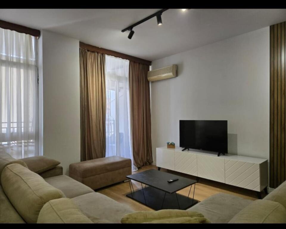 Jepet apartamenti 2+1+2 te Komuna e Parisit