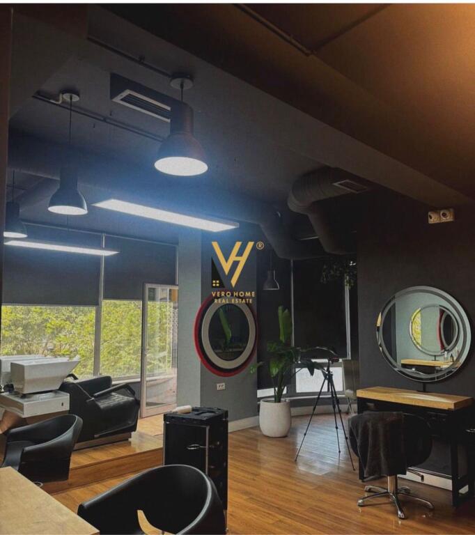 BUSINESS PREMISES FOR RENT 153 M2 ON KAVAJA STREET 100,000 LEKE