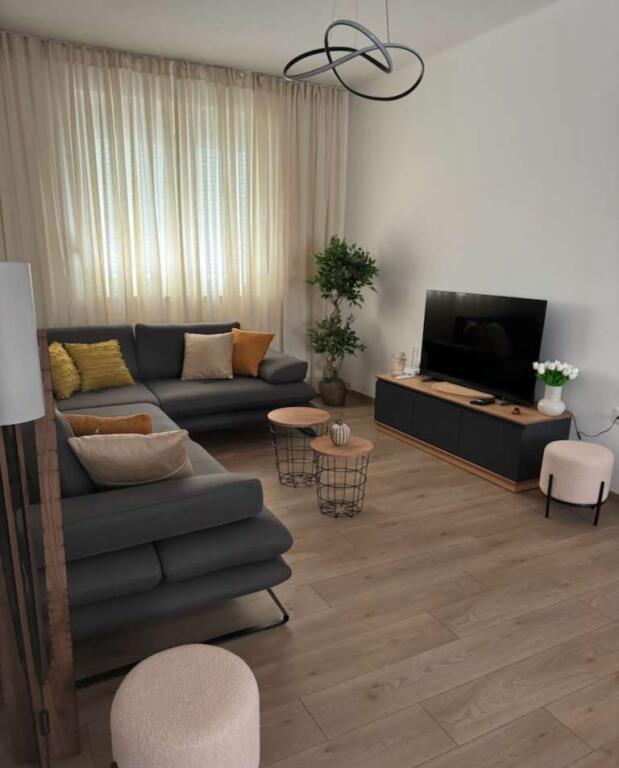 APARTAMENT ME QERA 2+1 RRUGA E DURRESIT 950 EURO