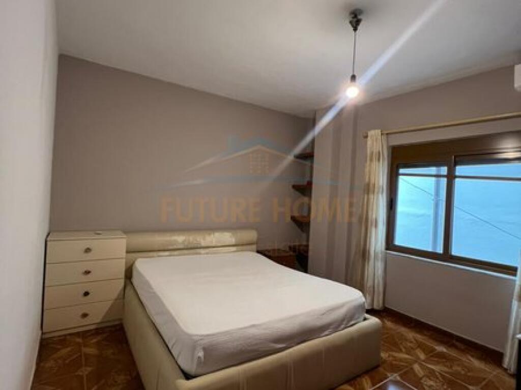 In vendita, Appartamento 1+1, Città Studentesca, Tirana.
