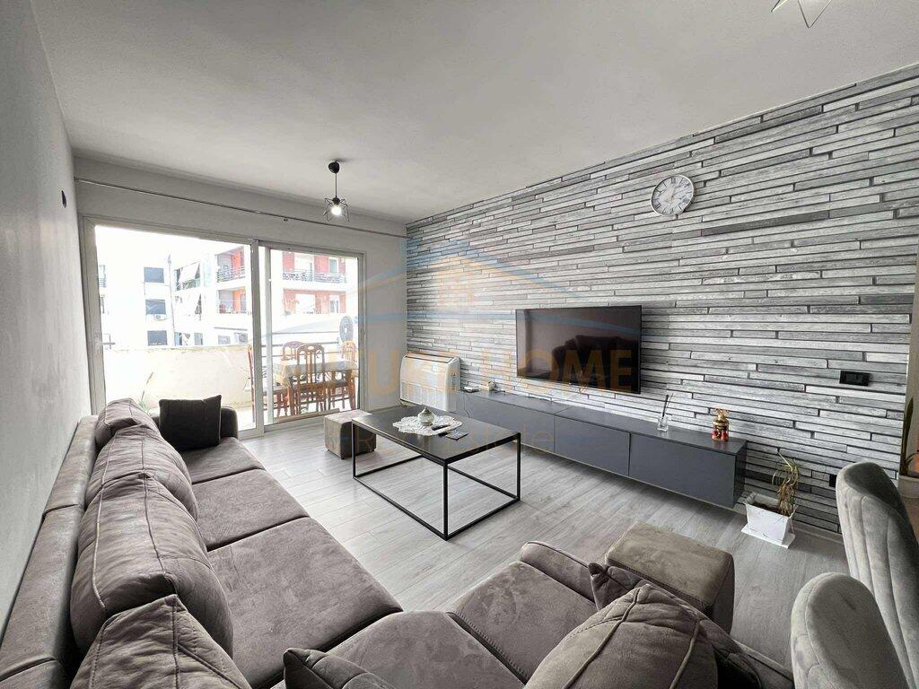 Shitet , Apartament 1+1, Unaza e Re.