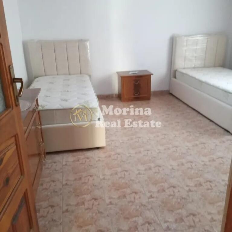 Rent Private Entrance 1+1, Paris Commune 450 Euro/month