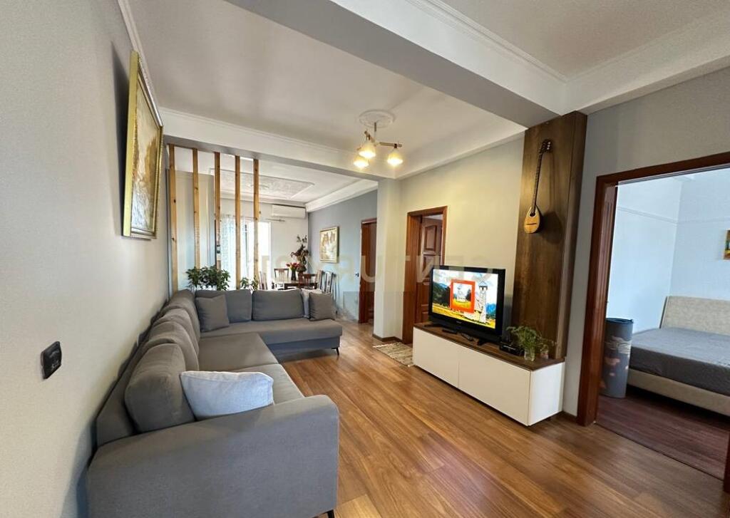 Apartament me qira 2+1, tek 5 Maji