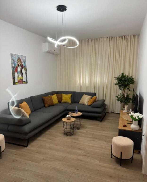 APARTAMENT ME QERA 2+1 RRUGA E DURRESIT 950 EURO