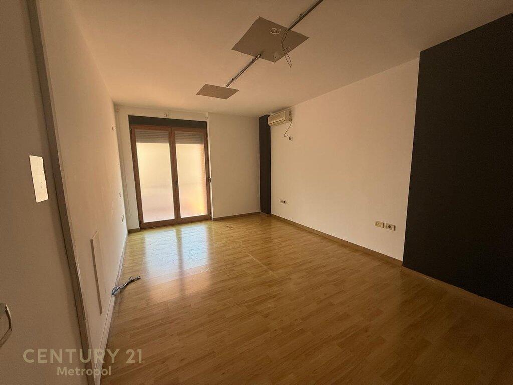OFFICE SPACE FOR RENT, MYSLYM SHYRI!