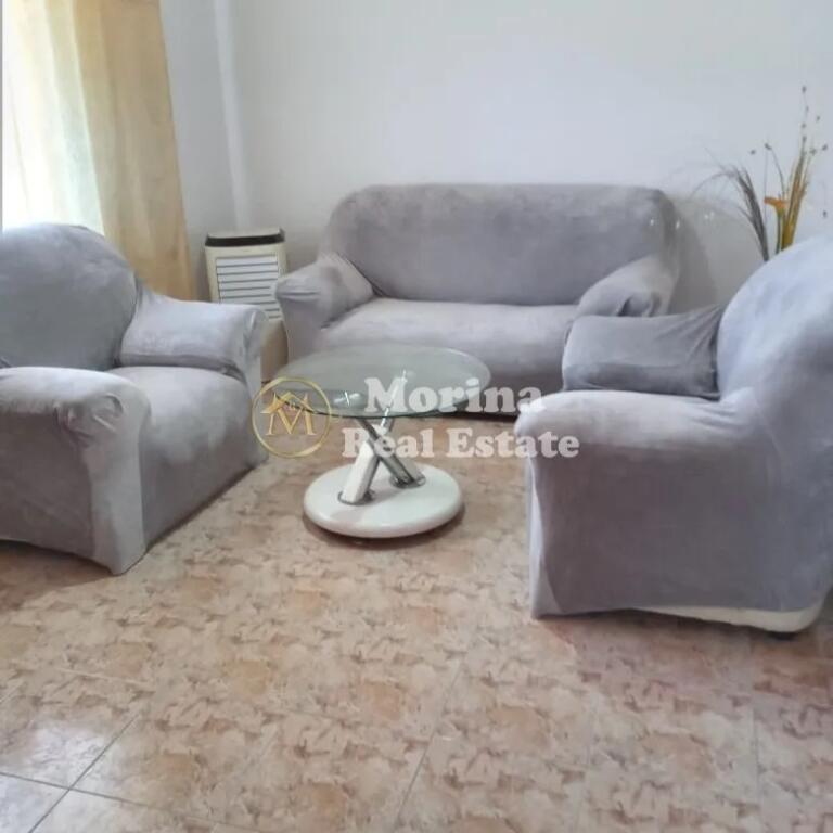 Rent Private Entrance 1+1, Paris Commune 450 Euro/month
