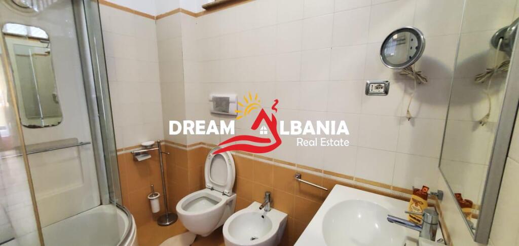 Appartamento 1+1+Veranda in via Dibra vicino alla Facoltà di Medicina, Tirana (ID 4211760)