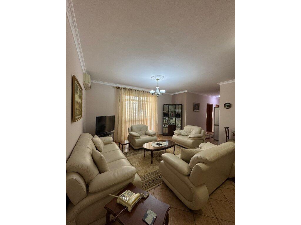 Jepet me qira apartament 3+1+2 në zonën e Shkollës së Baletit, Tiranë