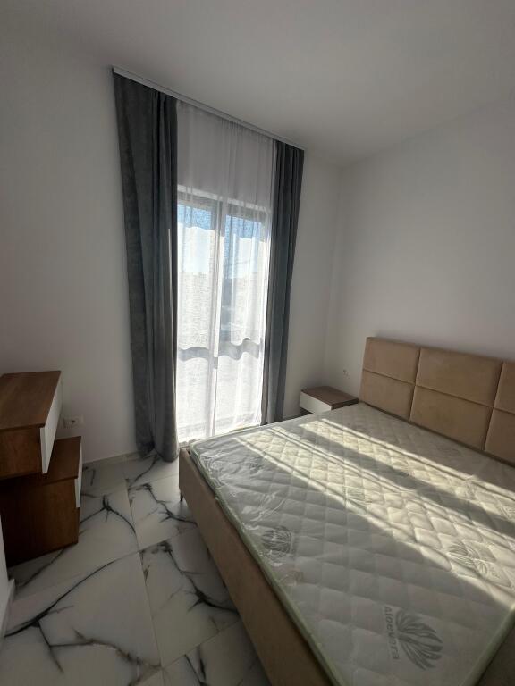 📣 AFFITTO SUPER Appartamento 2+1 📍 Vicino a Vasil Shanto ✨   🏢 Nuova Costruzione  🪜 3° Piano (Con Ascensore)  🛋️ Arredato Con Condizioni Moderne  ✅ Mai Abitato Prima   💶 Prezzo 75.000 Leke