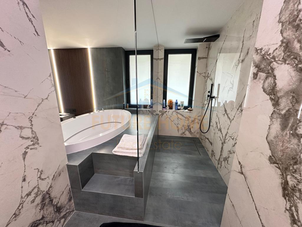 Shitet penthouse Liqeni i Thate