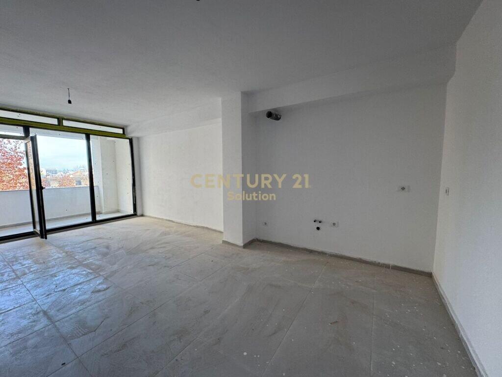 Shitet apartament 1+1 në Astir!