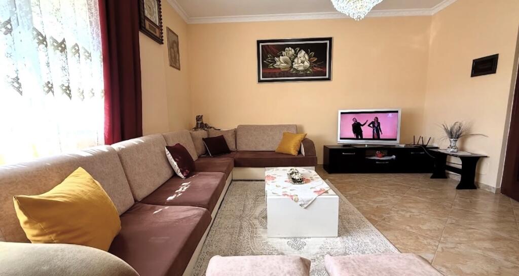 Appartamento 1+1+veranda in vendita Jordan Misja vicino al registro