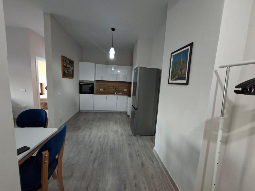 Jepet apartament 1+1 i sapo mobiluar ne Xhamllik shkolla Niket Dardani