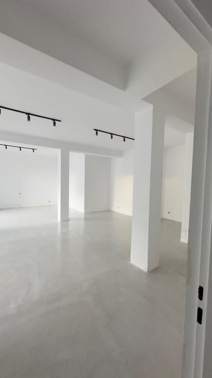 OFFICE FOR RENT 100 M2 21 DECEMBER 900 EURO