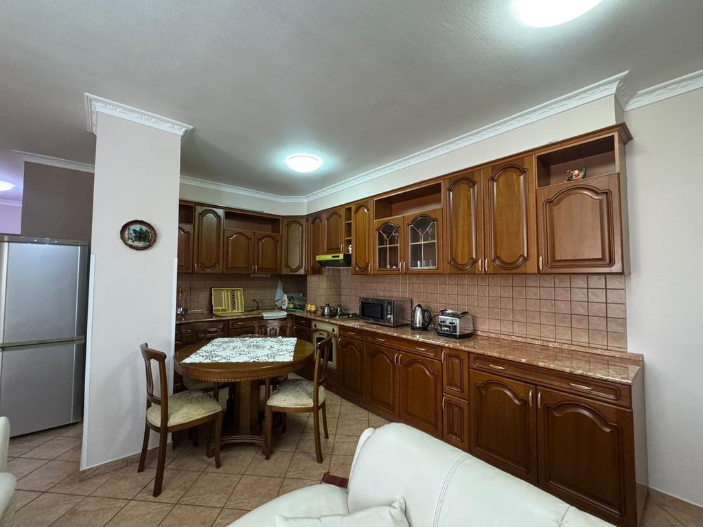 3+1+2 me qira pranë Shkollës së Baletit!
