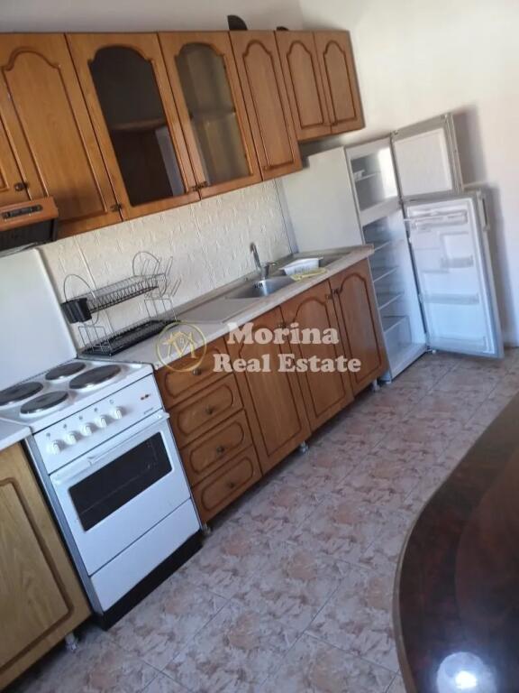 Rent Private Entrance 1+1, Paris Commune 450 Euro/month